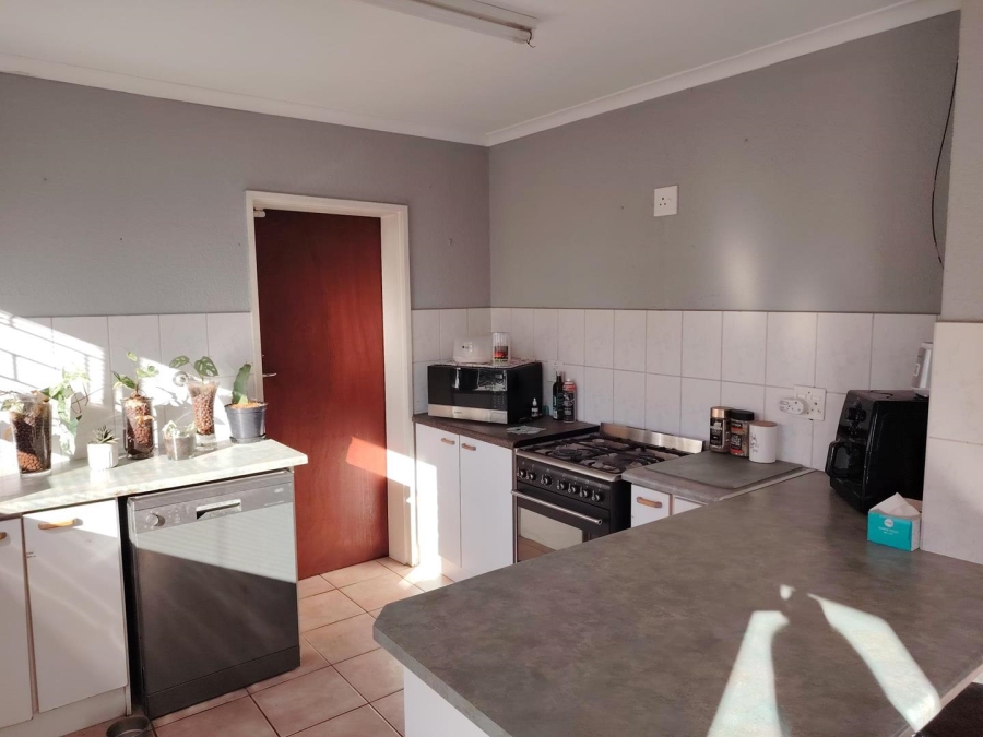 To Let 3 Bedroom Property for Rent in Protea Heights Western Cape